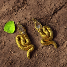 Load image into Gallery viewer, WEDO Druzy Snake Earrings
